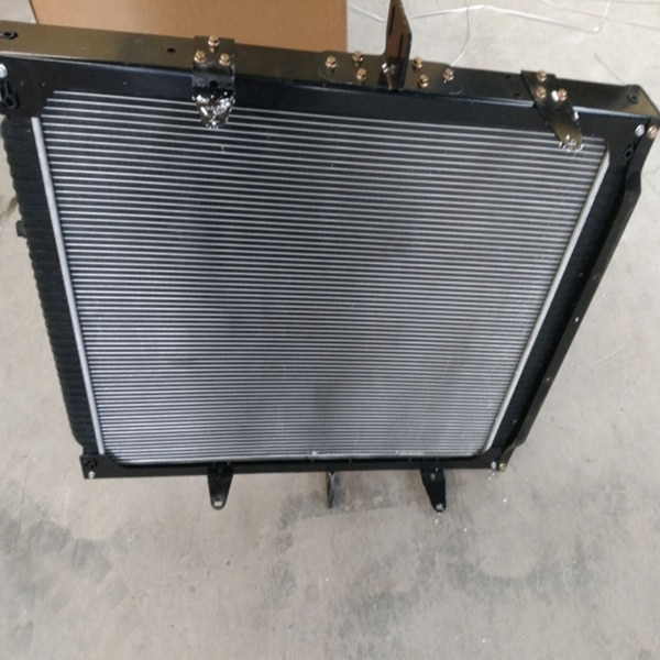 sinotruk howo radiator wg9918530001